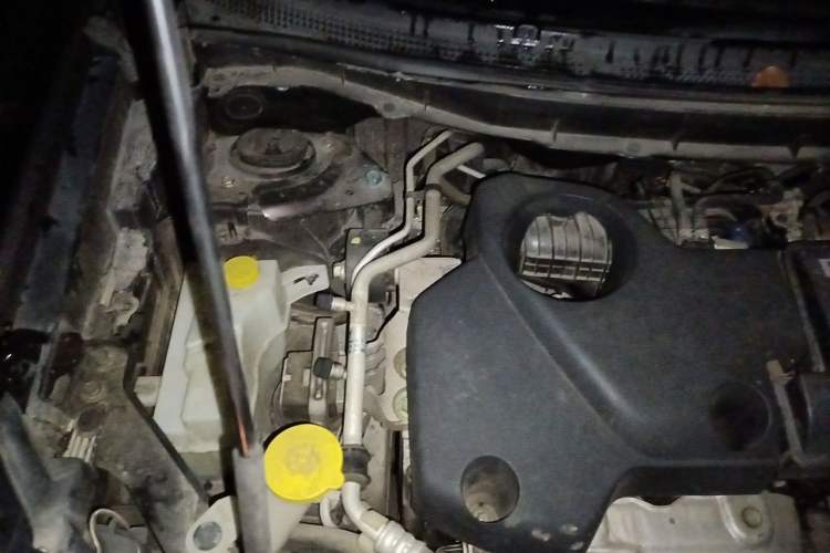 Used Renault Koleos 2014 Revised Version 2.5L Two-Wheel Drive Comfort Edition Engine Bay Right