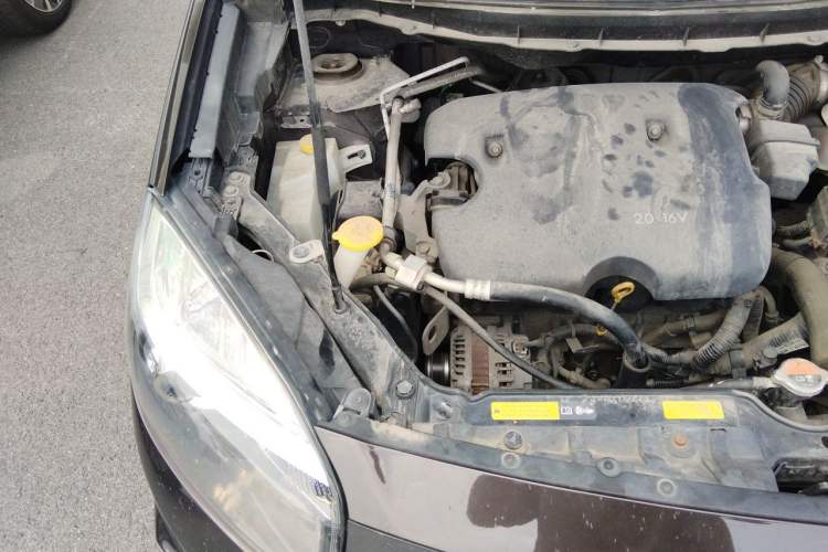 Used Renault Koleos 2014 Revised Version 2.0L Two-Wheel Drive Fashion Edition Engine Bay Right