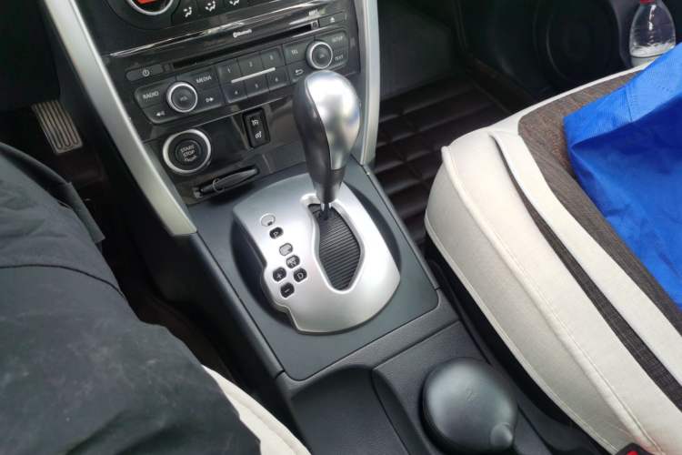 Used Renault Koleos 2014 Revised Version 2.0L Two-Wheel Drive Fashion Edition Gear Lever