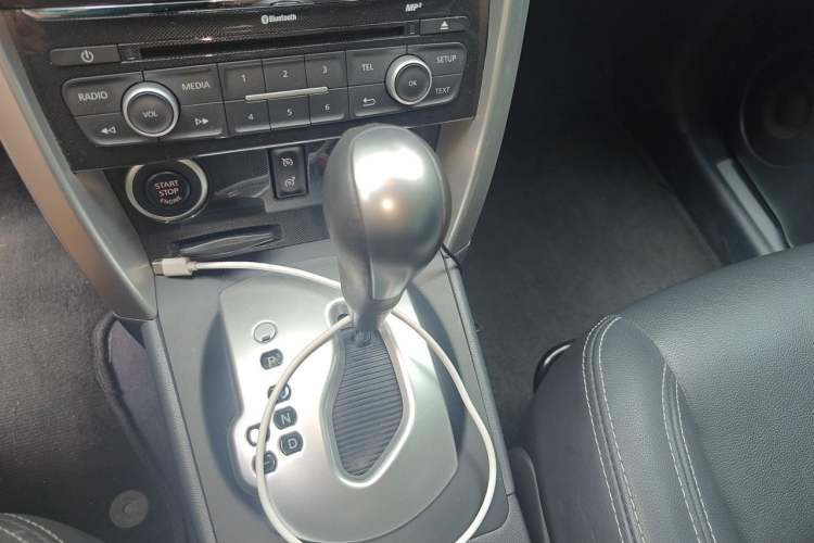 Used Renault Koleos 2014 Revised Version 2.0L Two-Wheel Drive Fashion Edition Gear Lever