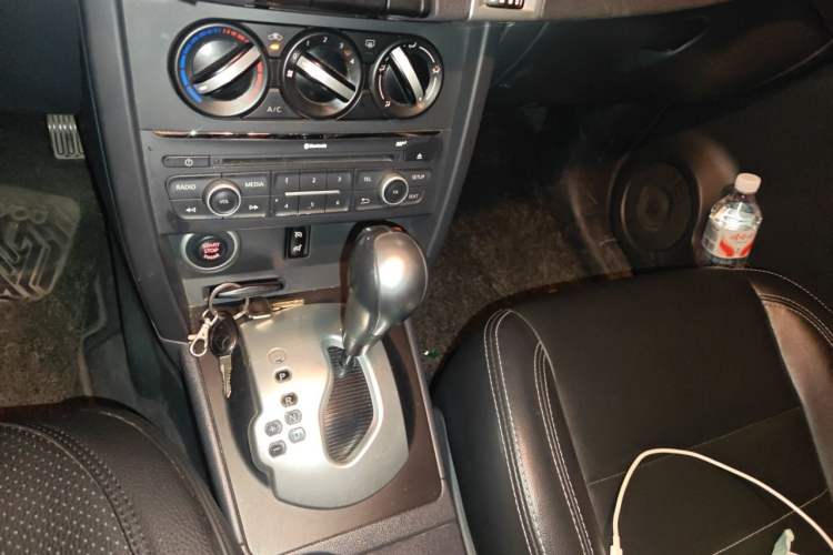 Used Renault Koleos 2014 Revised Version 2.0L Two-Wheel Drive Smart Enjoyment Edition Gear Lever