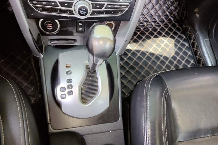 Used Renault Koleos 2014 Revised Version 2.5L Two-Wheel Drive Urban Edition Gear Lever