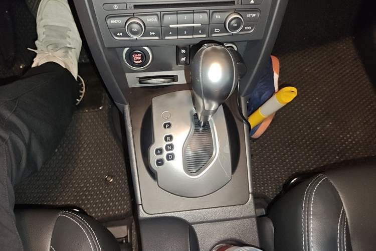 Used Renault Koleos 2014 Revised Version 2.0L Two-Wheel Drive Smart Enjoyment Edition Gear Lever
