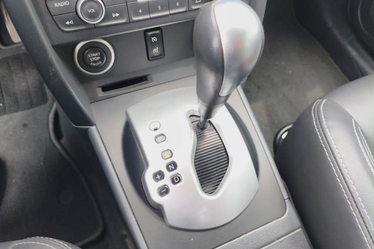 Used Renault Koleos 2014 Revised Version 2.0L Two-Wheel Drive Smart Enjoyment Edition Gear Lever