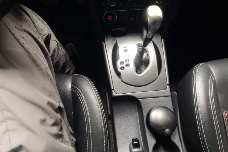 Used Renault Koleos 2014 Revised Version 2.0L Two-Wheel Drive Smart Enjoyment Edition Gear Lever