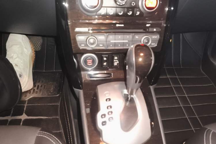 Used Renault Koleos 2014 2.5L 4x4 Comfort Edition Gear Lever