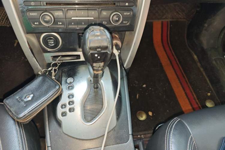 Used Renault Koleos 2014 Revised Version 2.0L Two-Wheel Drive Fashion Edition Gear Lever