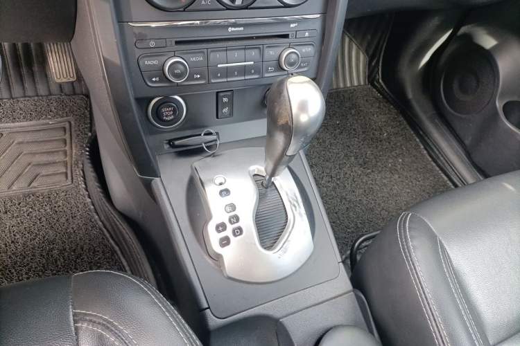 Used Renault Koleos 2014 2.0L Two-Wheel Drive Smart Edition Gear Lever
