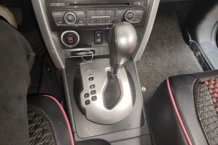 Used Renault Koleos 2014 Revised Version 2.5L Two-Wheel Drive Urban Edition Gear Lever