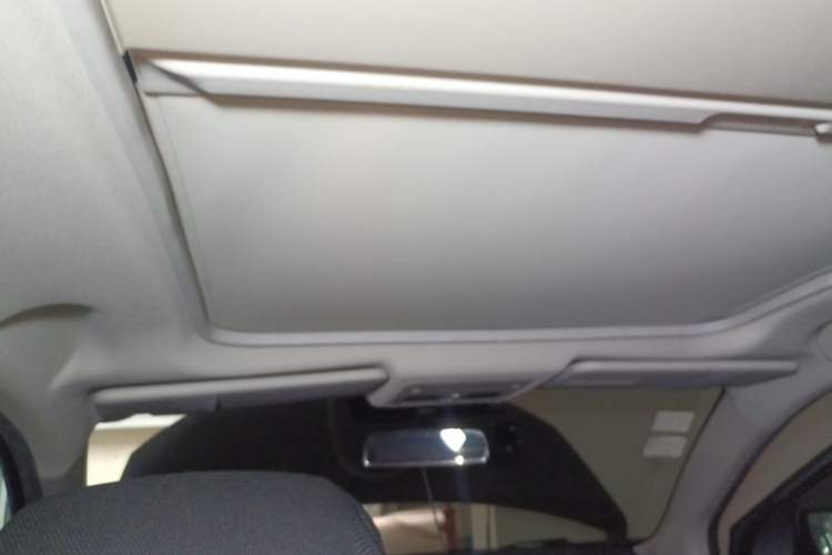 Used Renault Koleos 2014 Revised Version 2.0L Two-Wheel Drive Fashion Edition Headliner