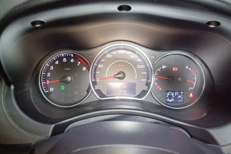 Used Renault Koleos 2014 Revised Version 2.0L Two-Wheel Drive Fashion Edition Instrument Cluster