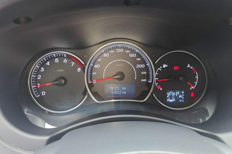 Used Renault Koleos 2014 Revised Version 2.0L Two-Wheel Drive Fashion Edition Instrument Cluster