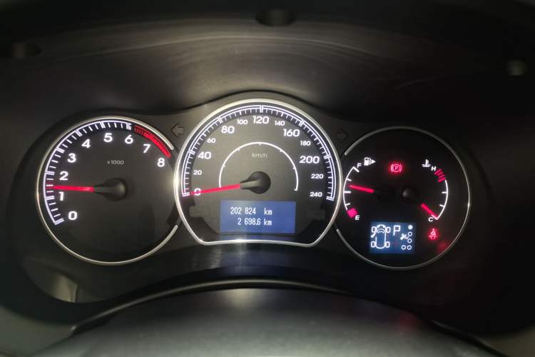 Used Renault Koleos 2014 Revised Version 2.0L Two-Wheel Drive Smart Enjoyment Edition Instrument Cluster