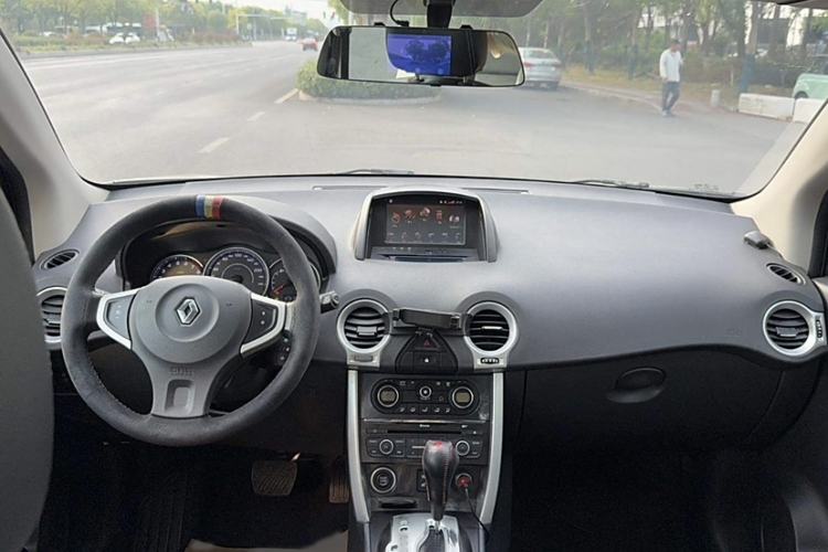 Used Renault Koleos 2014 Revised Version 2.0L Two-Wheel Drive Fashion Edition Interior 1