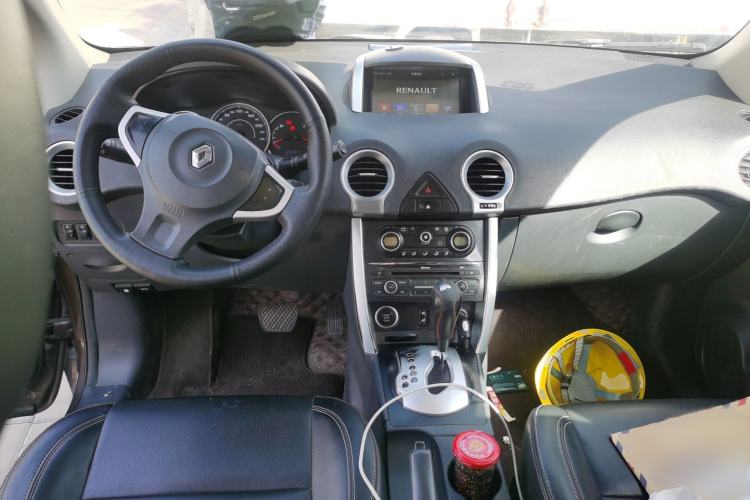 Used Renault Koleos 2014 2.0L Two-Wheel Drive Fashion Edition Interior 2
