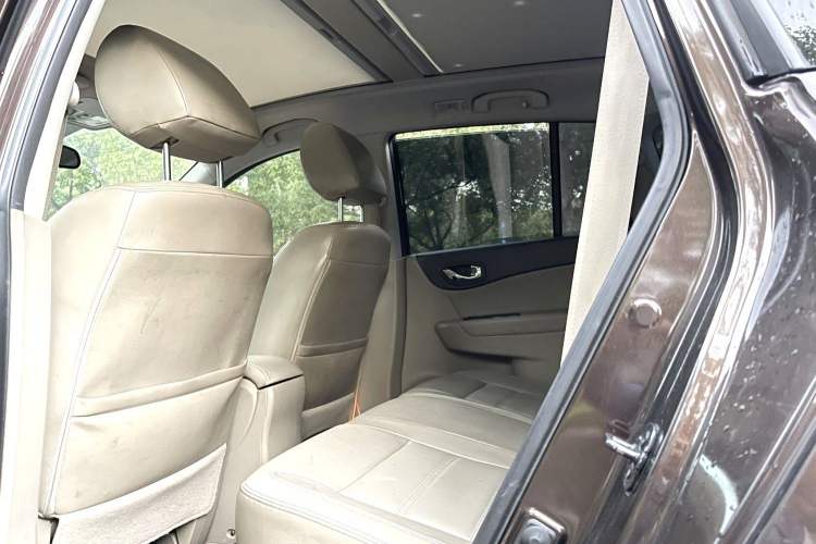 Used Renault Koleos 2014 2.5L Two-Wheel-Drive Sportway Edition Interior 2
