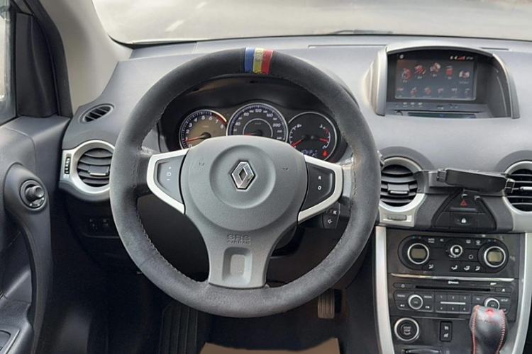 Used Renault Koleos 2014 Revised Version 2.0L Two-Wheel Drive Fashion Edition Interior 2