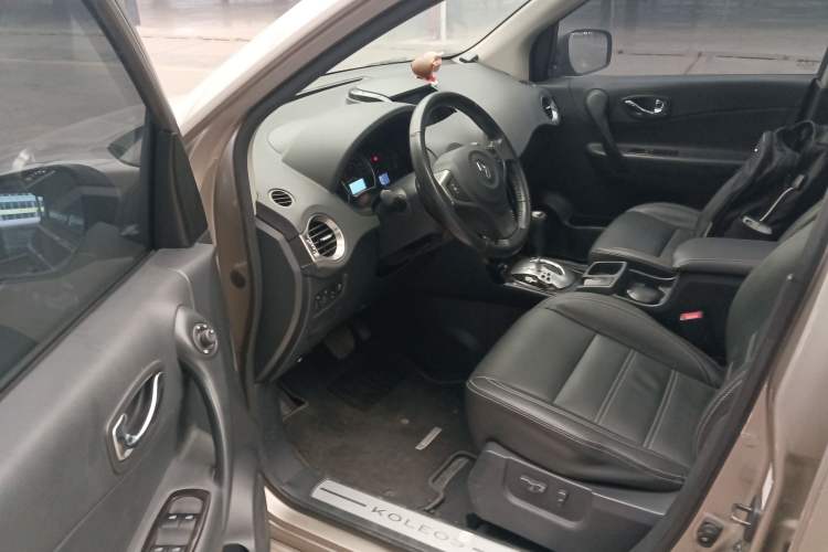Used Renault Koleos 2014 2.0L Two-Wheel Drive Comfort Edition Interior 3