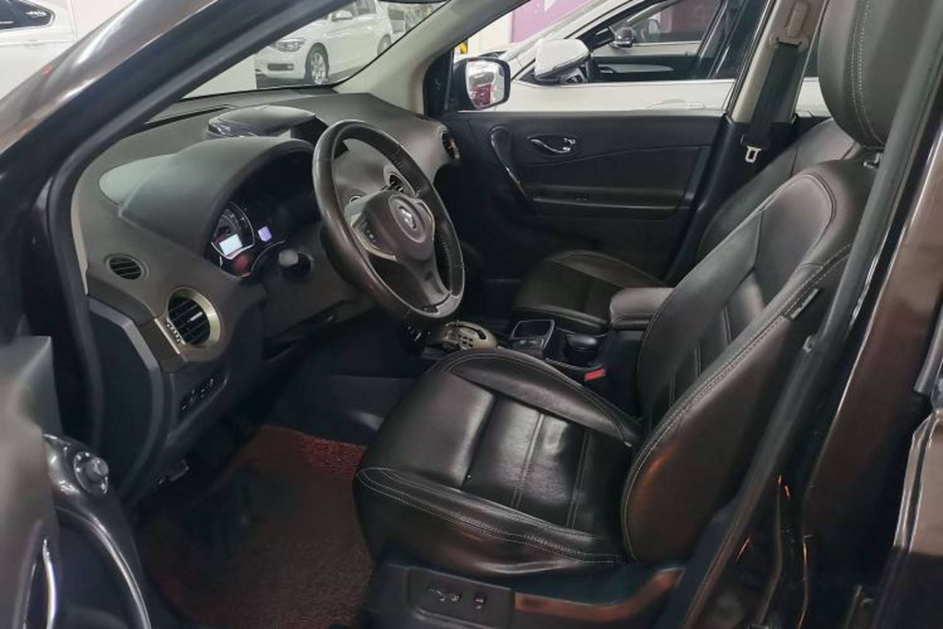 Used Renault Koleos 2014 2.5L Four-Wheel Drive Luxury Edition Interior 4