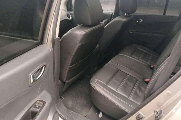 Used Renault Koleos 2014 2.0L Two-Wheel Drive Comfort Edition Interior 4