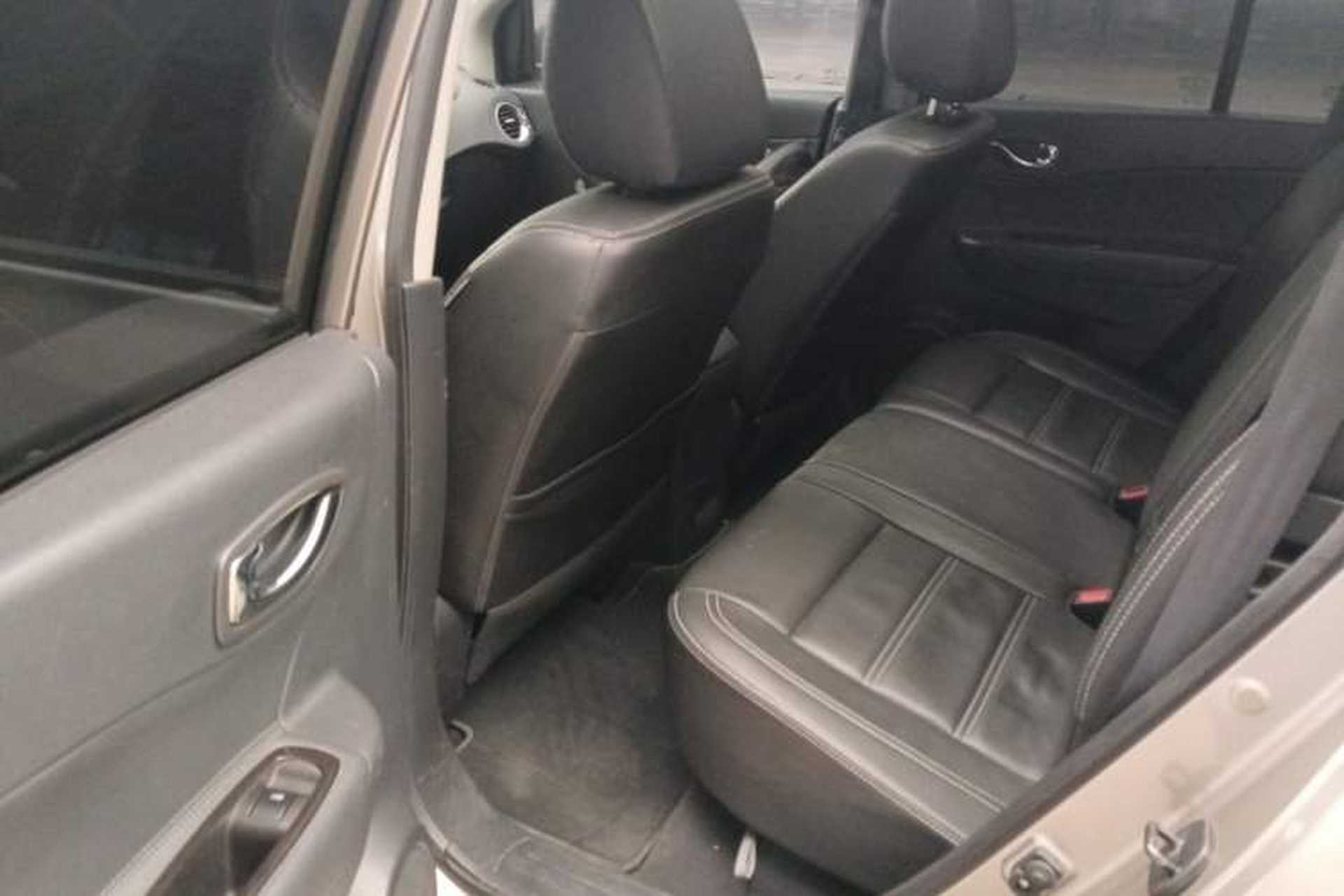 Used Renault Koleos 2014 2.0L Two-Wheel Drive Comfort Edition Interior 4