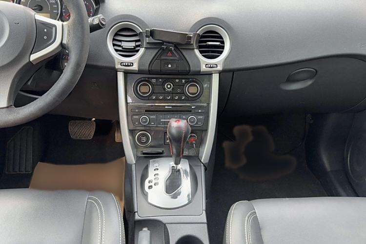 Used Renault Koleos 2014 Revised Version 2.0L Two-Wheel Drive Fashion Edition Interior 4