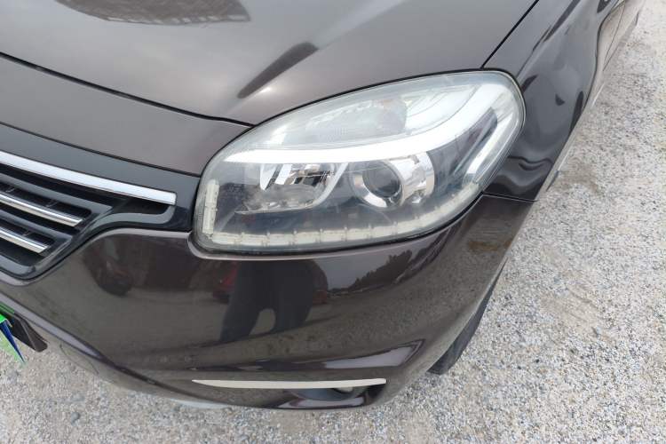 Used Renault Koleos 2014 Revised Version 2.0L Two-Wheel Drive Smart Enjoyment Edition Left Front Headlight