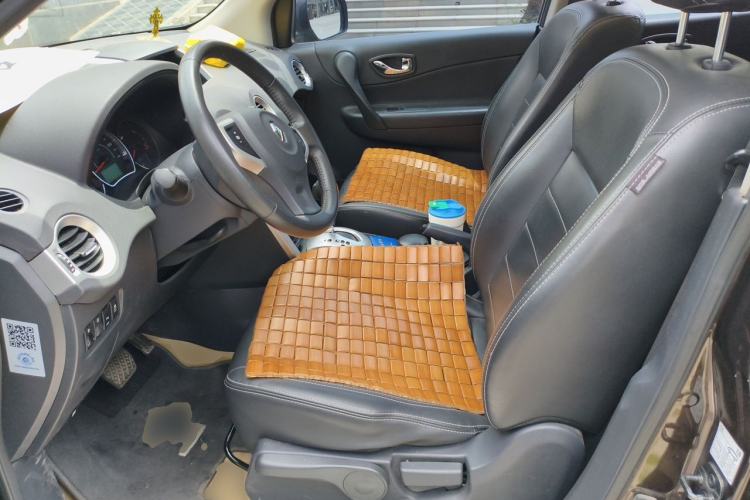 Used Renault Koleos 2014 Revised Version 2.0L Two-Wheel Drive Fashion Edition Left Front Seat