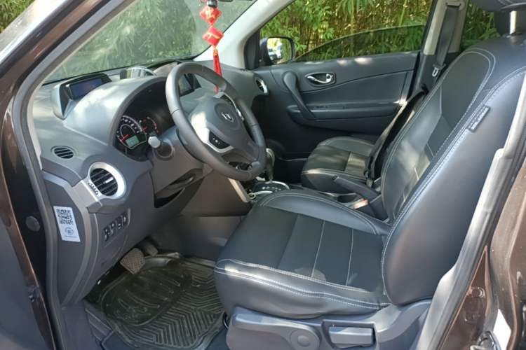 Used Renault Koleos 2014 Revised Version 2.0L Two-Wheel Drive Fashion Edition Left Front Seat