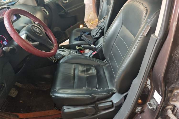Used Renault Koleos 2014 Revised Version 2.0L Two-Wheel Drive Fashion Edition Left Front Seat