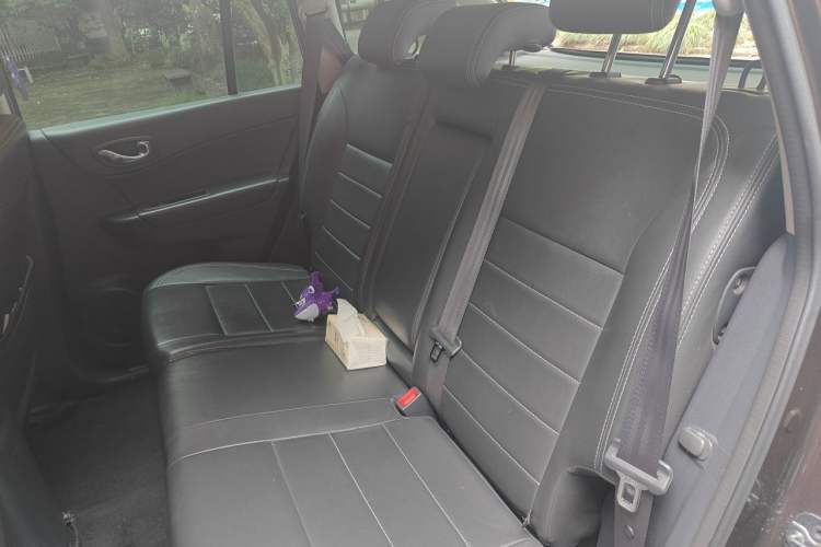Used Renault Koleos 2014 Revised Version 2.0L Two-Wheel Drive Fashion Edition Left Rear Seat
