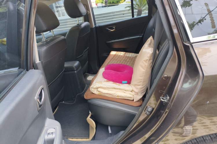 Used Renault Koleos 2014 Revised Version 2.0L Two-Wheel Drive Fashion Edition Left Rear Seat