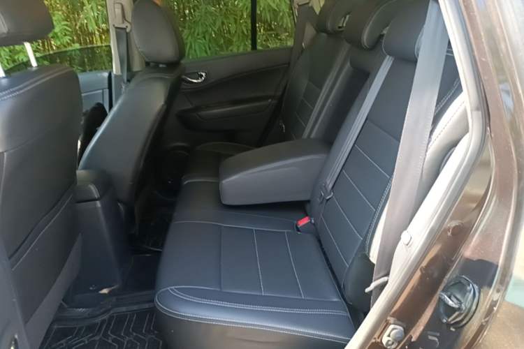 Used Renault Koleos 2014 Revised Version 2.0L Two-Wheel Drive Fashion Edition Left Rear Seat