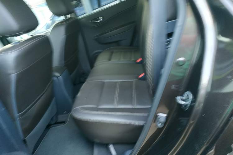 Used Renault Koleos 2014 Revised Version 2.5L Two-Wheel Drive Comfort Edition Left Rear Seat