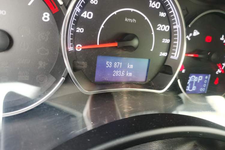 Used Renault Koleos 2014 Revised Version 2.0L Two-Wheel Drive Fashion Edition Odometer Close Up