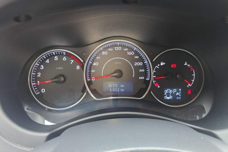 Used Renault Koleos 2014 Revised Version 2.0L Two-Wheel Drive Fashion Edition Odometer Close Up