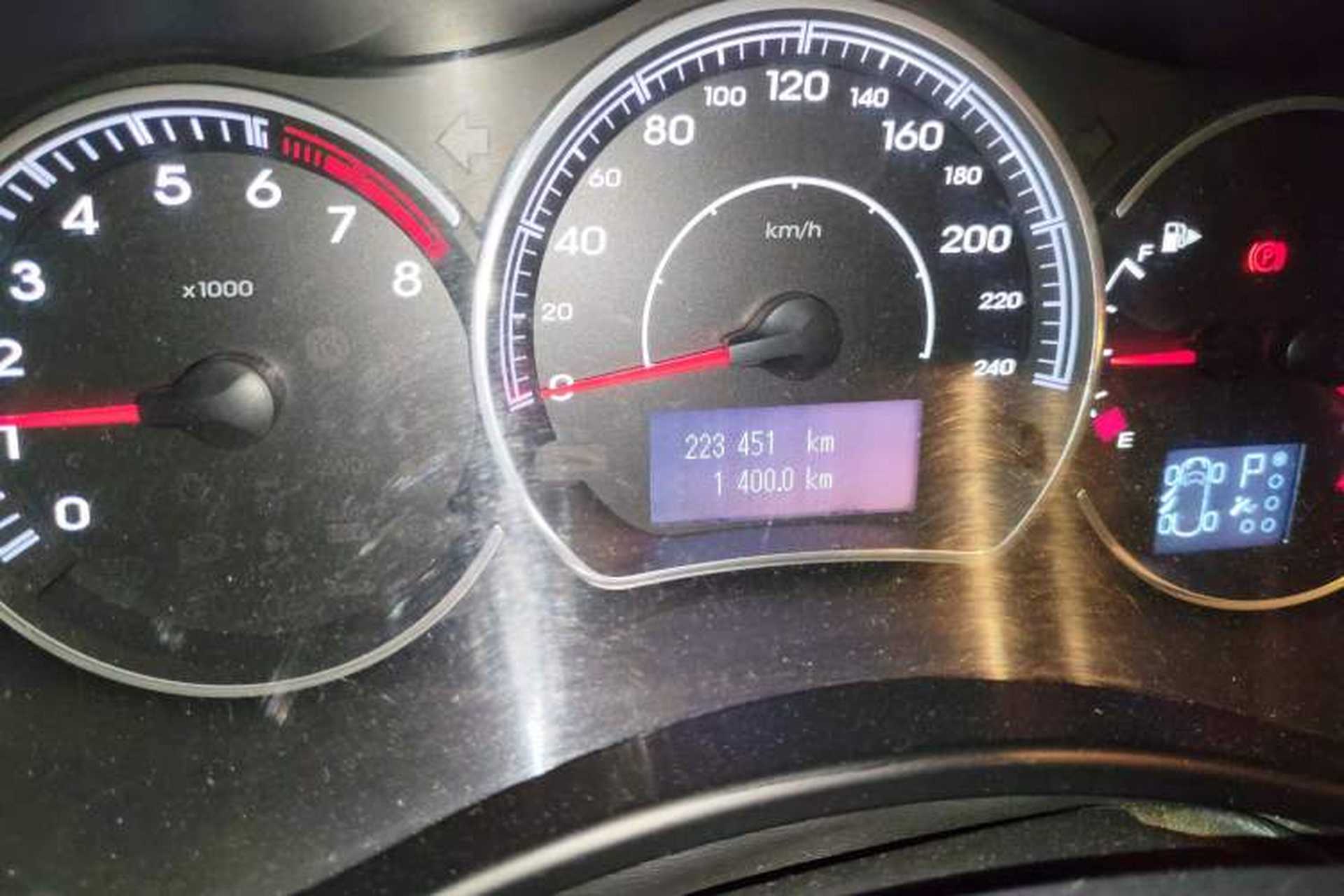 Used Renault Koleos 2014 2.5L Two-Wheel Drive Comfort Edition Odometer Close Up