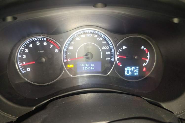 Used Renault Koleos 2014 2.5L 4x4 Comfort Edition Odometer Close Up