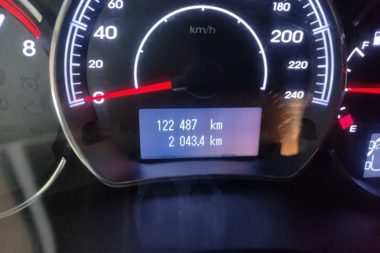 Used Renault Koleos 2014 2.5L Two-Wheel Drive Comfort Edition Odometer Close Up