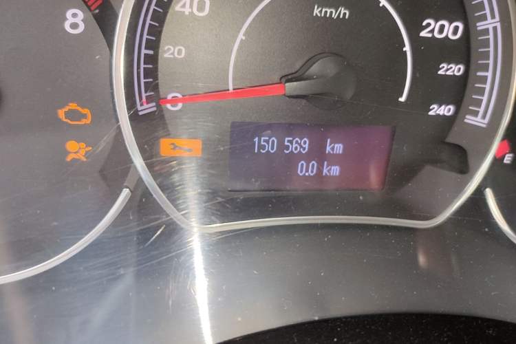 Used Renault Koleos 2014 Revised Version 2.5L Two-Wheel Drive Urban Edition Odometer Close Up
