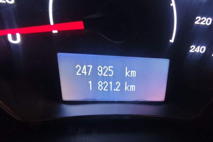 Used Renault Koleos 2014 2.5L Two-Wheel Drive Comfort Edition Odometer Close Up