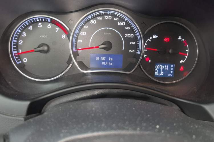 Used Renault Koleos 2014 2.5L Four-Wheel Drive Luxury Edition Odometer Close Up
