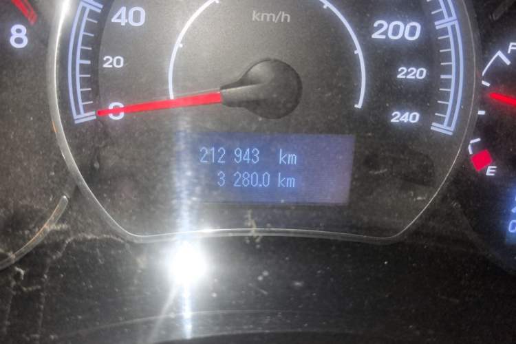 Used Renault Koleos 2014 2.5L 4x4 Comfort Edition Odometer Close Up