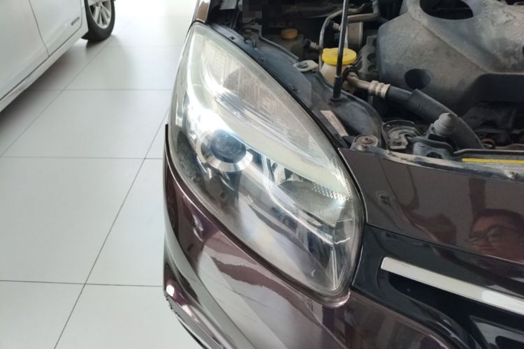 Used Renault Koleos 2014 Revised Version 2.5L Two-Wheel Drive Comfort Edition Right Front Headlight