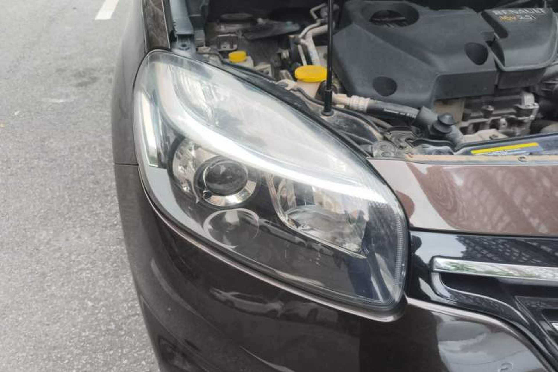 Used Renault Koleos 2014 Revised Version 2.5L Two-Wheel Drive Urban Edition Right Front Headlight