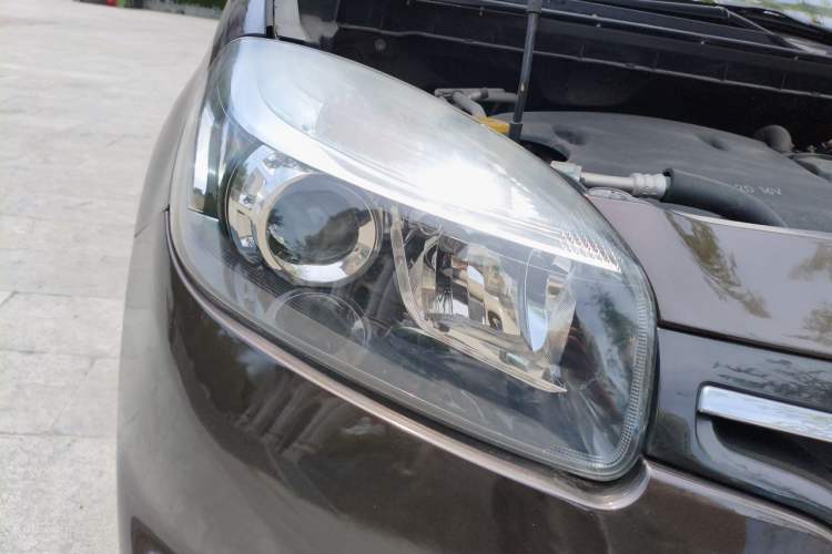 Used Renault Koleos 2014 Revised Version 2.0L Two-Wheel Drive Fashion Edition Right Front Headlight