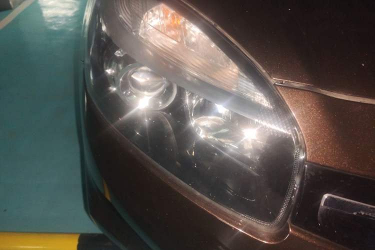 Used Renault Koleos 2014 2.5L 4x4 Comfort Edition Right Front Headlight
