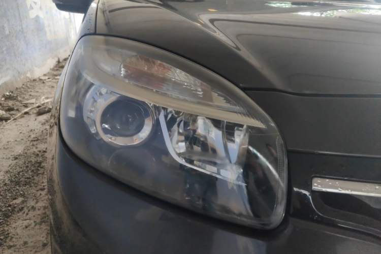 Used Renault Koleos 2014 2.5L Two-Wheel Drive Comfort Edition Right Front Headlight