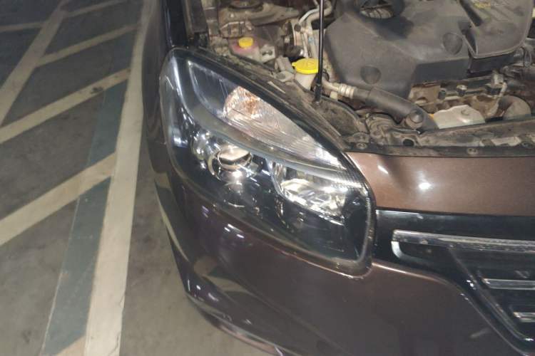 Used Renault Koleos 2014 2.5L Two-Wheel Drive Comfort Edition Right Front Headlight