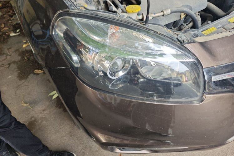 Used Renault Koleos 2014 Revised Version 2.0L Two-Wheel Drive Fashion Edition Right Front Headlight
